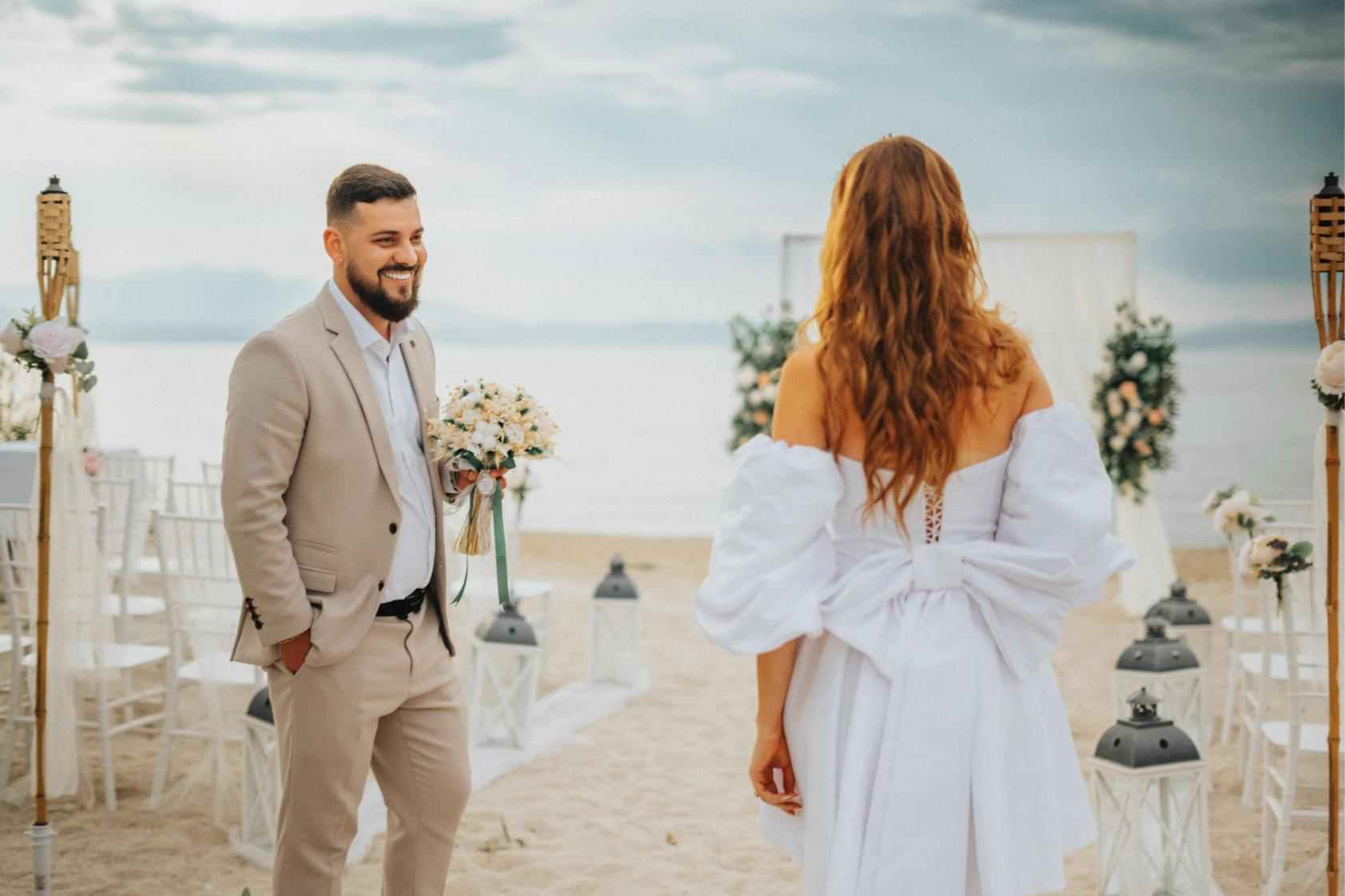 Which month is recommended for a beach wedding Expert tips for 2026